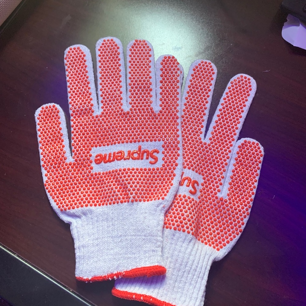 ‼️SOLD‼️ Supreme - Grip Gloves